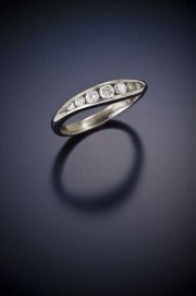 Diamond-Twist-Ring