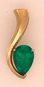 Breeze-Pendant-with-emerald