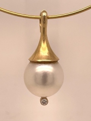 Horn-Top-Pearl-Pendant