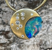 Opal-Eclipse-in-yellow-gold